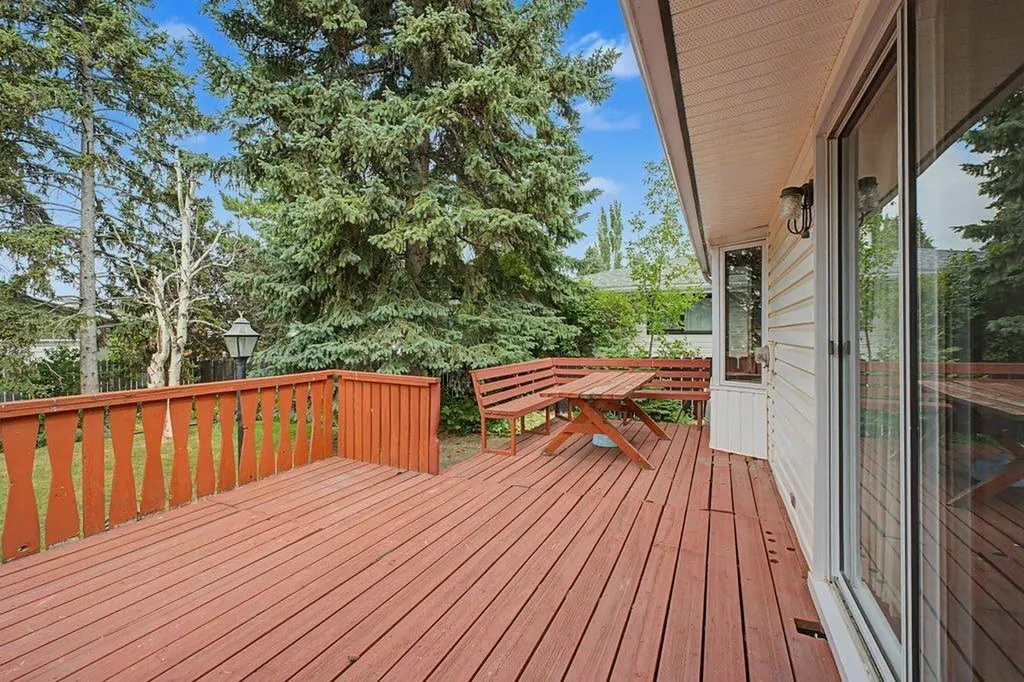 11019 Bradbury Drive SW Calgary AB T2W 1B1