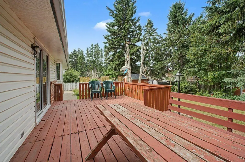 11019 Bradbury Drive SW Calgary AB T2W 1B1