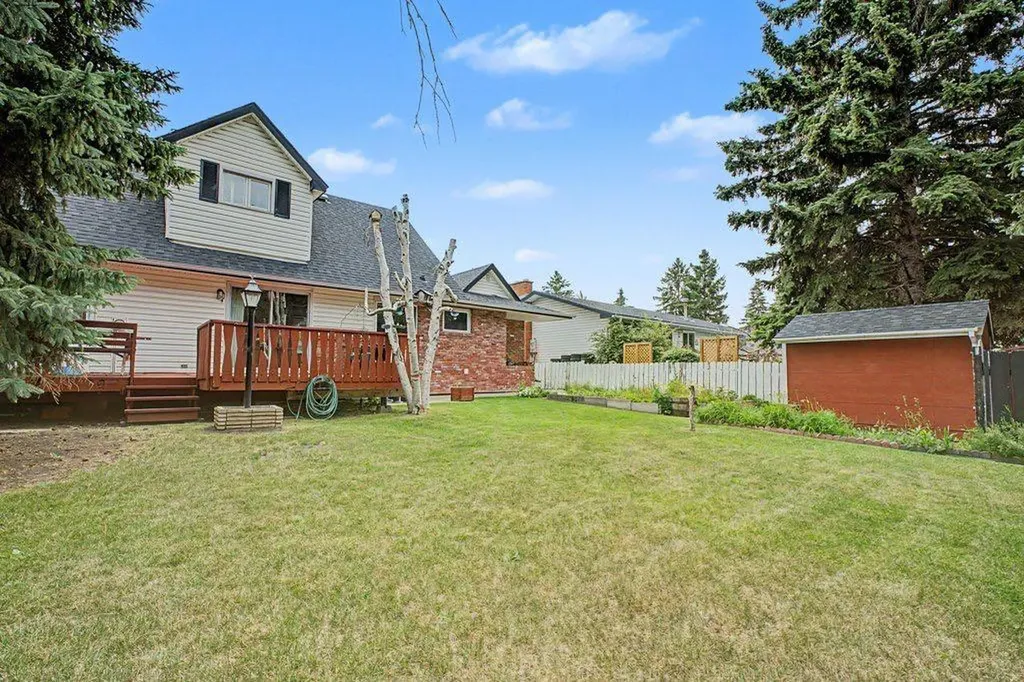11019 Bradbury Drive SW Calgary AB T2W 1B1