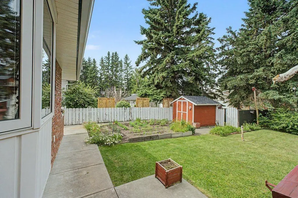 11019 Bradbury Drive SW Calgary AB T2W 1B1