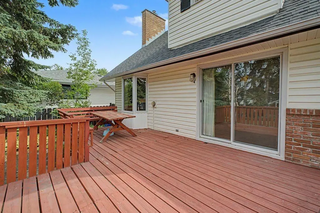 11019 Bradbury Drive SW Calgary AB T2W 1B1