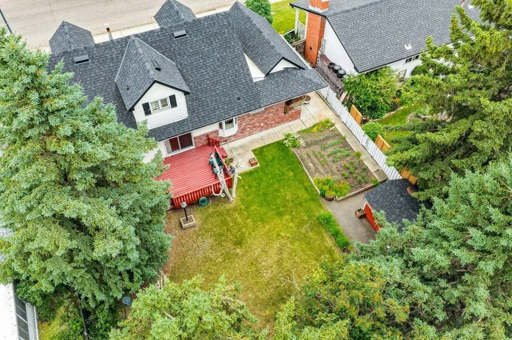 11019 Bradbury Drive SW Calgary AB T2W 1B1