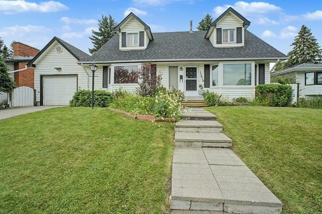 11019 Bradbury Drive SW Calgary AB T2W 1B1