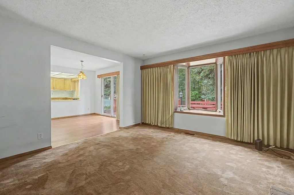 11019 Bradbury Drive SW Calgary AB T2W 1B1