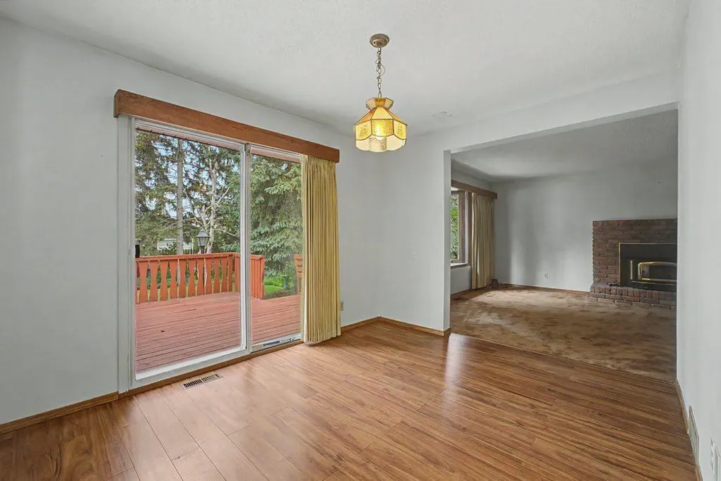 11019 Bradbury Drive SW Calgary AB T2W 1B1