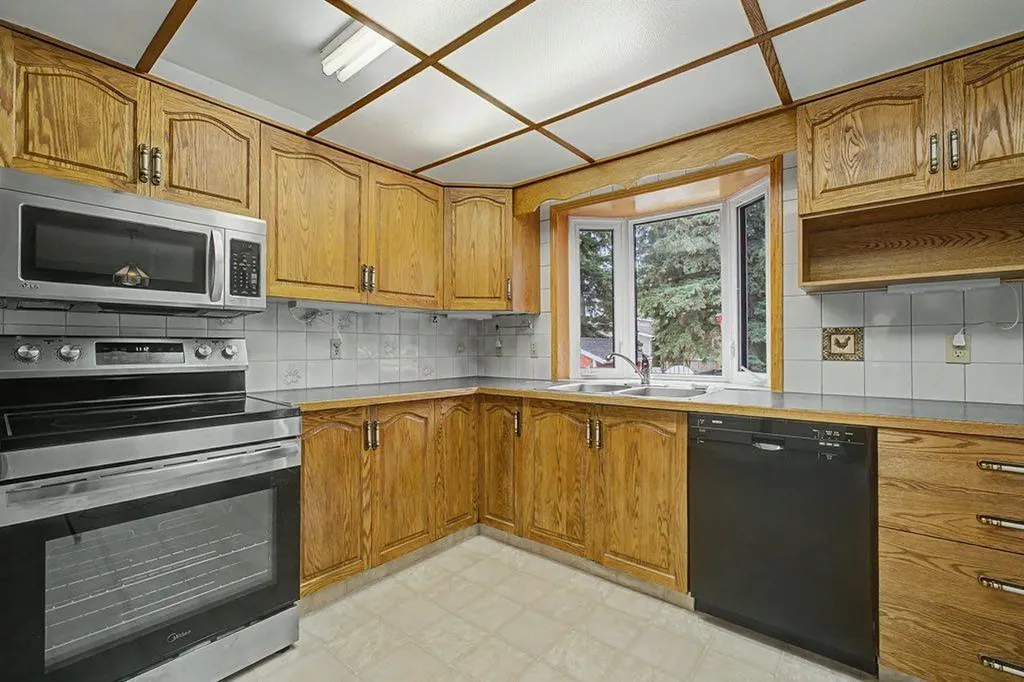 11019 Bradbury Drive SW Calgary AB T2W 1B1