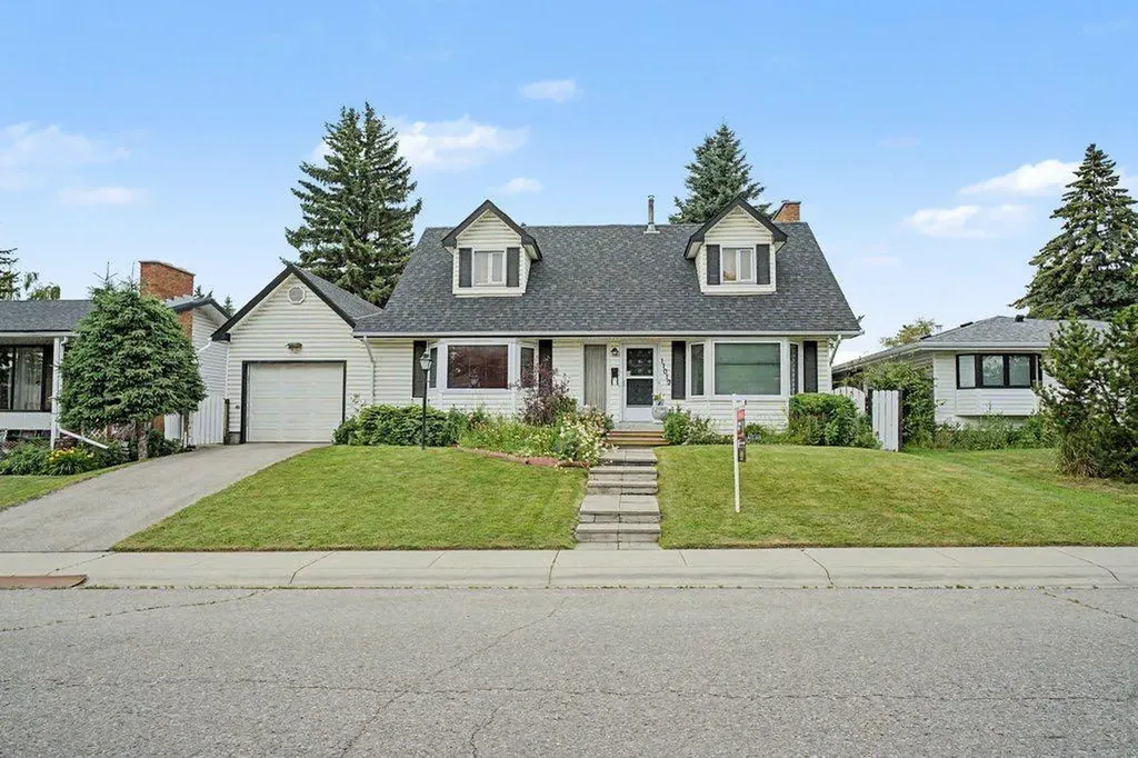11019 Bradbury Drive SW Calgary AB T2W 1B1