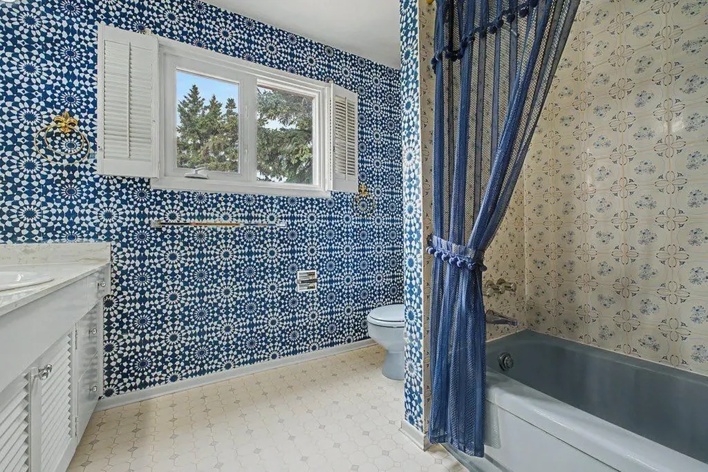 11019 Bradbury Drive SW Calgary AB T2W 1B1