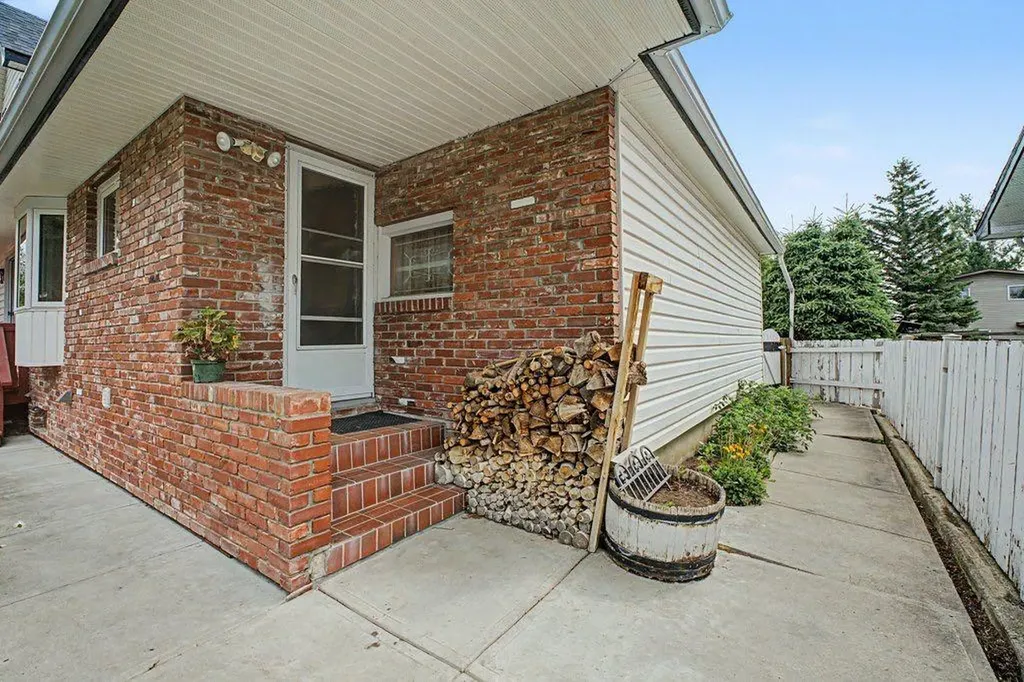 11019 Bradbury Drive SW Calgary AB T2W 1B1