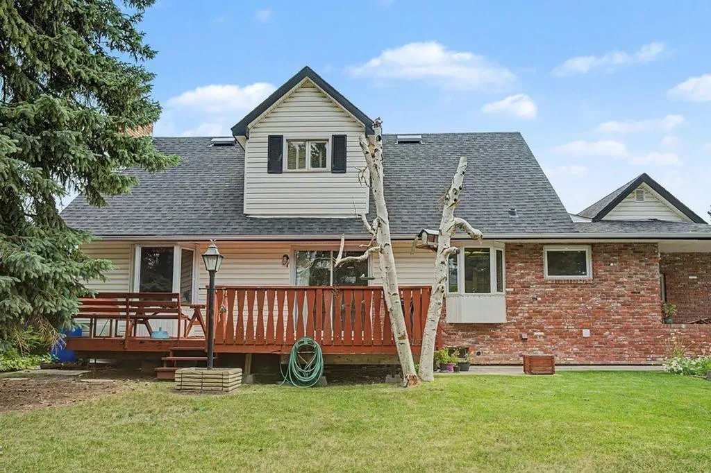 11019 Bradbury Drive SW Calgary AB T2W 1B1