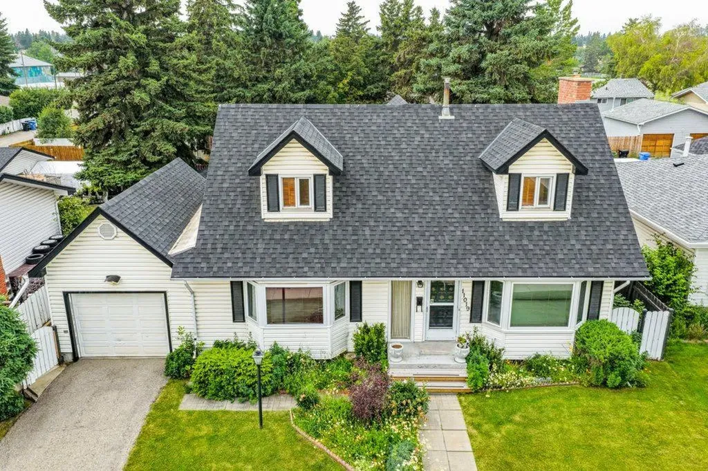 11019 Bradbury Drive SW Calgary AB T2W 1B1