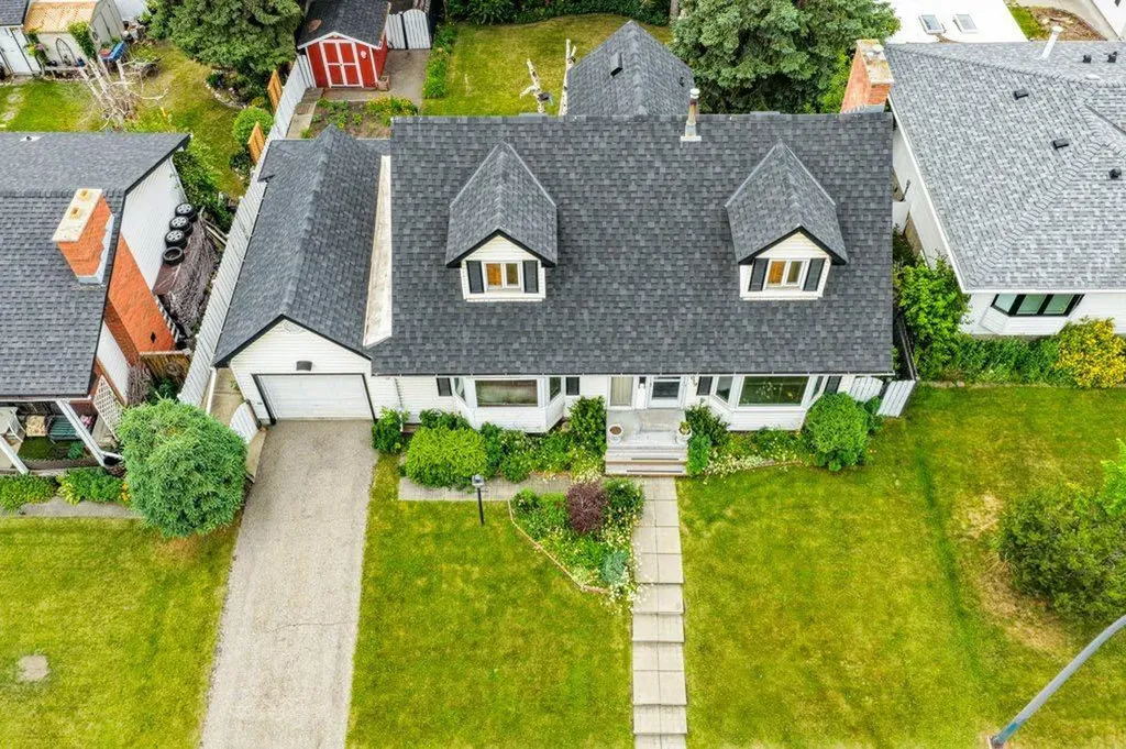 11019 Bradbury Drive SW Calgary AB T2W 1B1