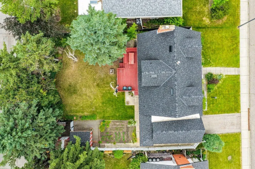 11019 Bradbury Drive SW Calgary AB T2W 1B1