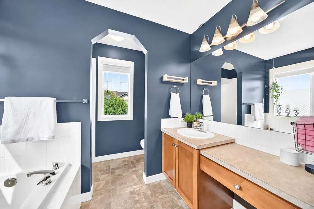 278 Luxstone Way SW Airdrie AB T4B0H7