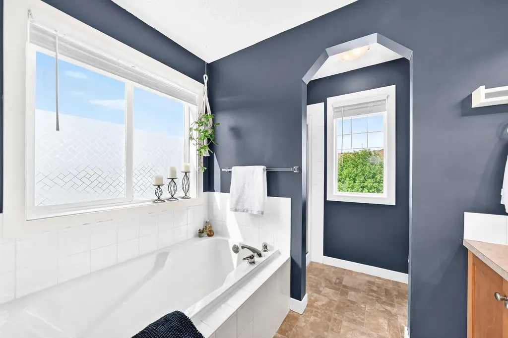 278 Luxstone Way SW Airdrie AB T4B0H7