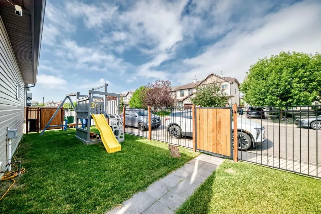 278 Luxstone Way SW Airdrie AB T4B0H7