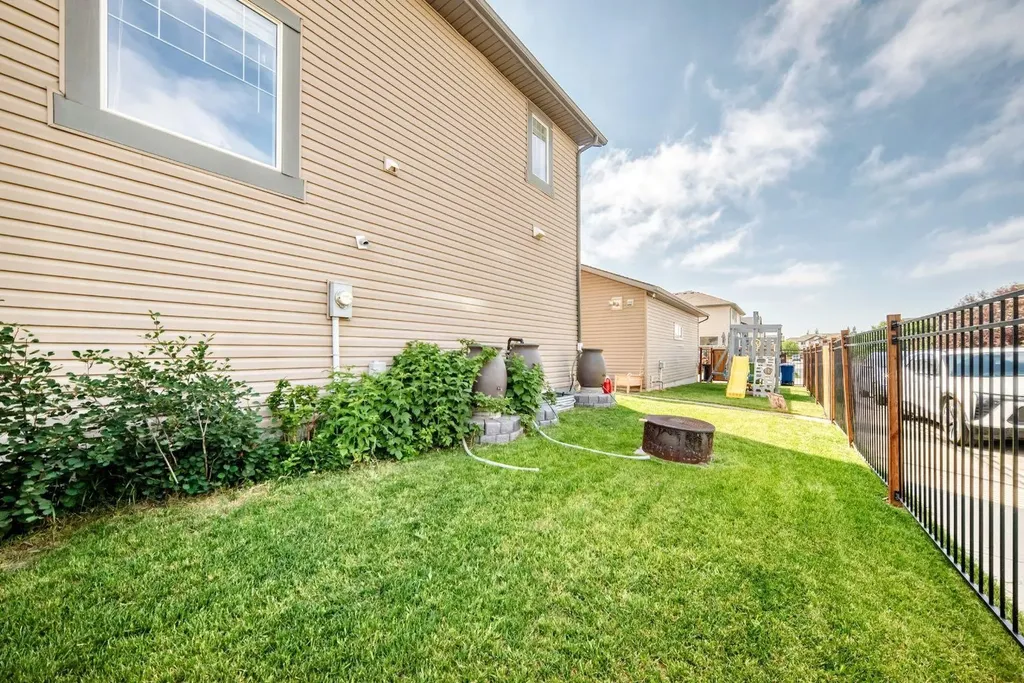 278 Luxstone Way SW Airdrie AB T4B0H7