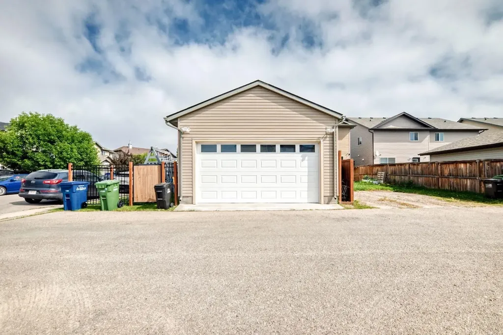 278 Luxstone Way SW Airdrie AB T4B0H7