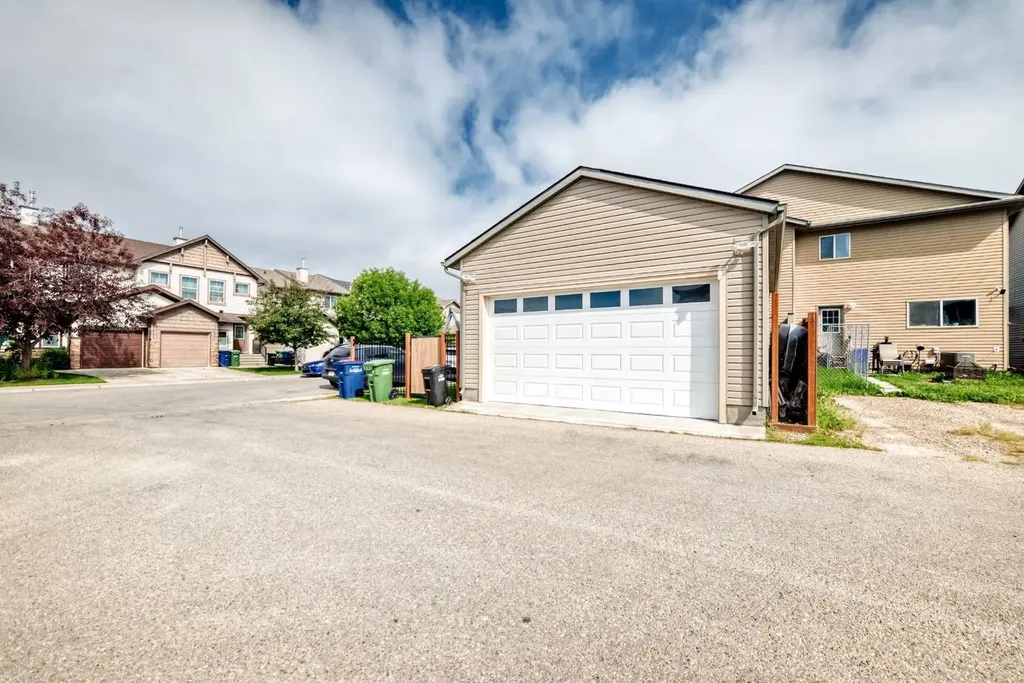 278 Luxstone Way SW Airdrie AB T4B0H7