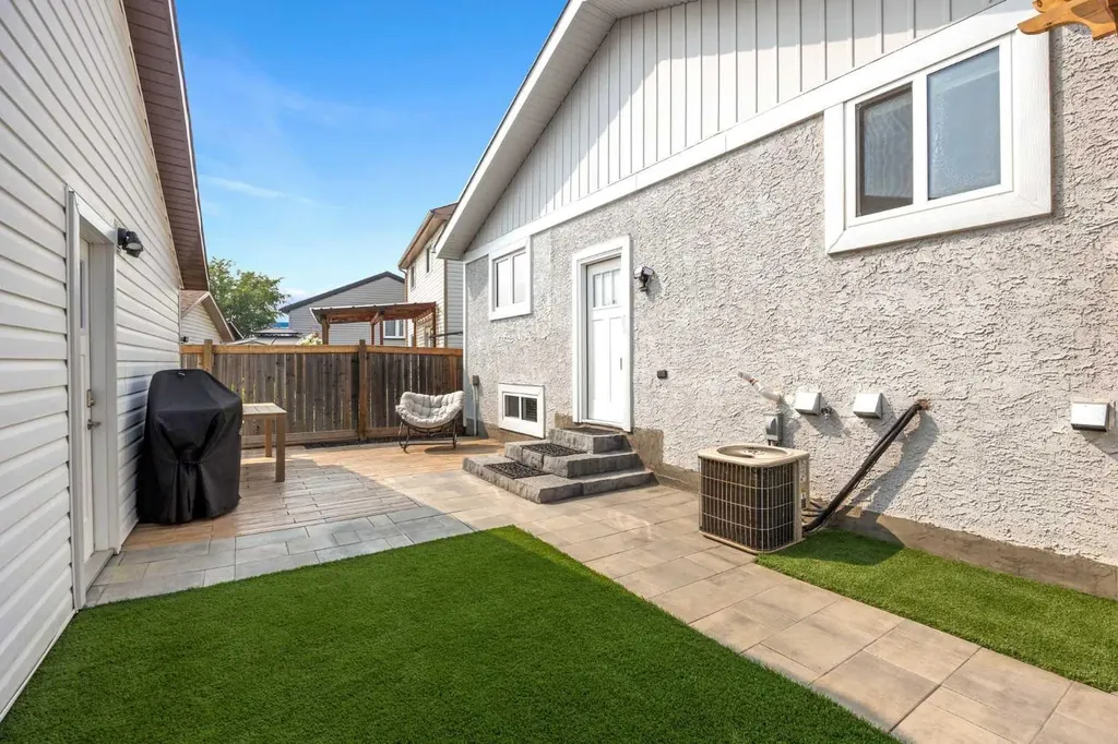 157 Bird Crescent Fort Mcmurray AB T9H 4T1