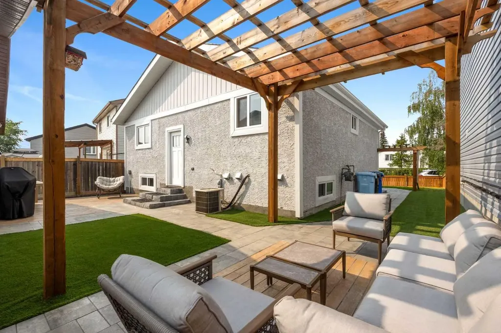 157 Bird Crescent Fort Mcmurray AB T9H 4T1