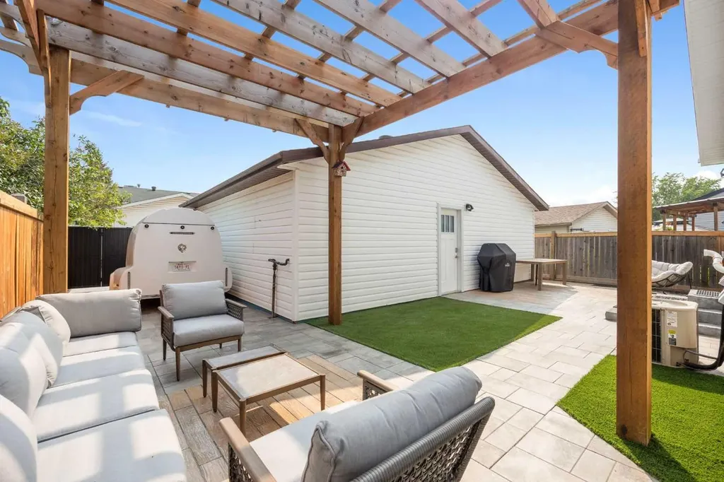 157 Bird Crescent Fort Mcmurray AB T9H 4T1