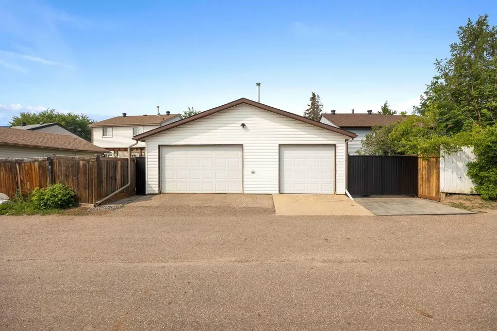 157 Bird Crescent Fort Mcmurray AB T9H 4T1