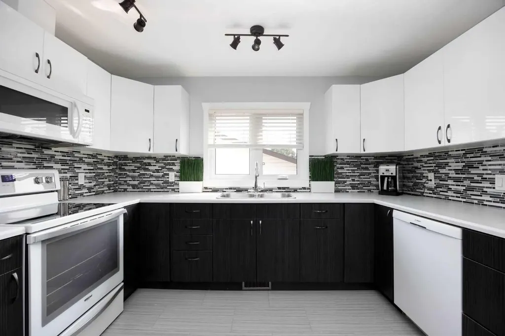 157 Bird Crescent Fort Mcmurray AB T9H 4T1
