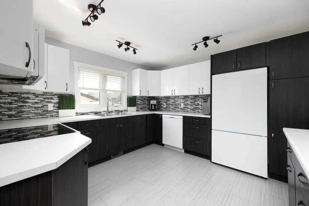 157 Bird Crescent Fort Mcmurray AB T9H 4T1