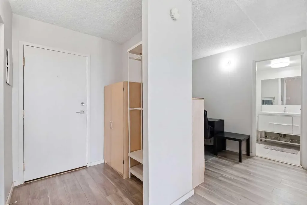 221 6 Avenue SE Calgary AB T2G 4Z9