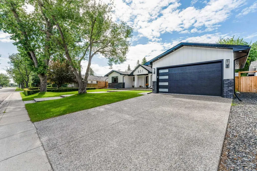 651 Willingdon Boulevard SE Calgary AB T2J 2B3