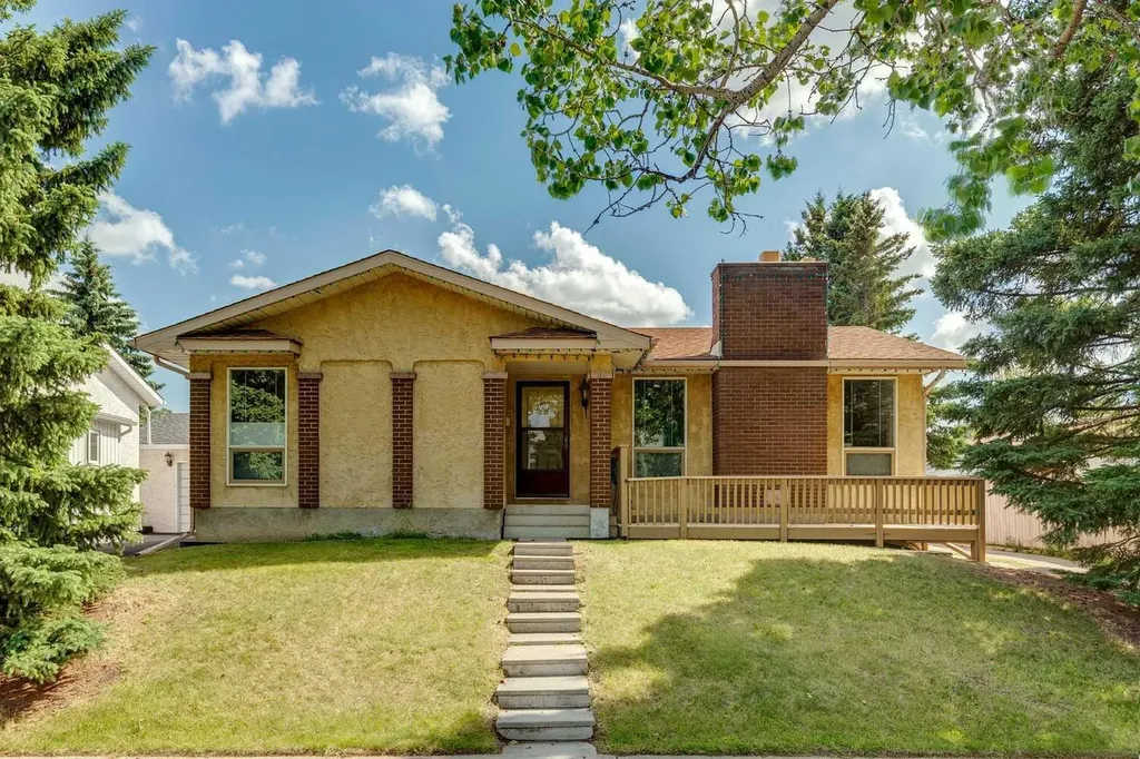 11248 Braeside Drive SW Calgary AB T2W3E4