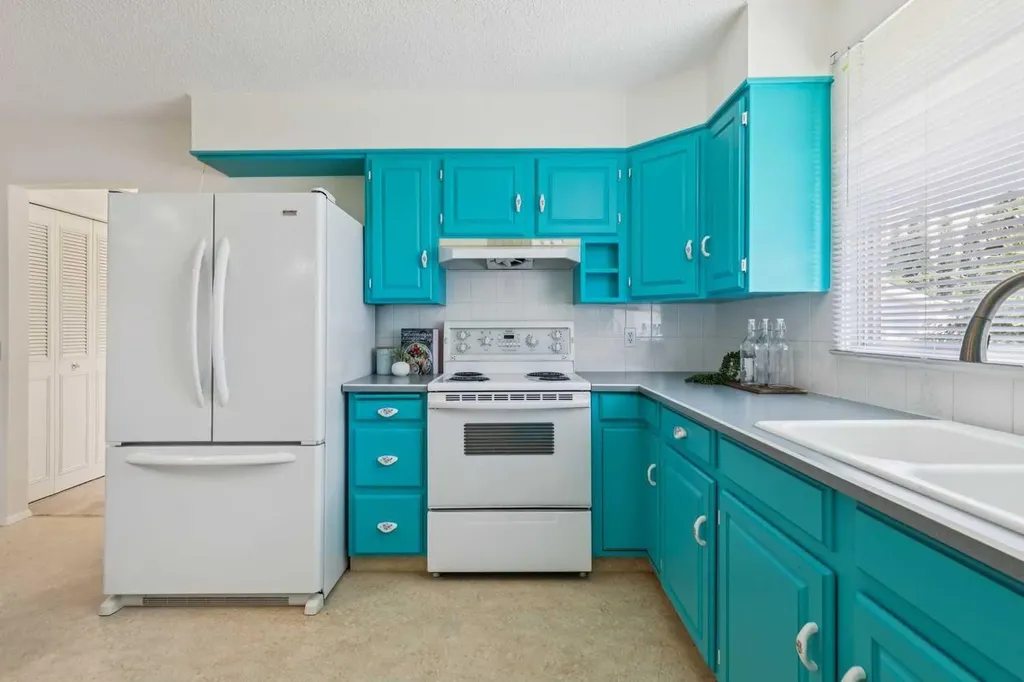 11248 Braeside Drive SW Calgary AB T2W3E4