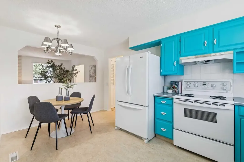 11248 Braeside Drive SW Calgary AB T2W3E4