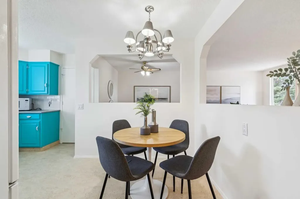 11248 Braeside Drive SW Calgary AB T2W3E4