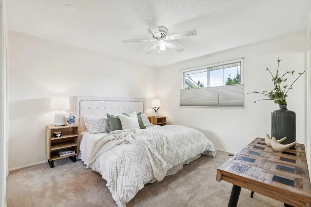11248 Braeside Drive SW Calgary AB T2W3E4