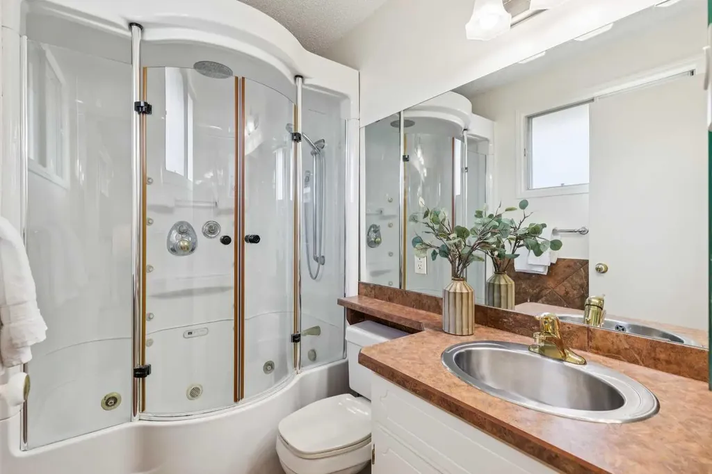 11248 Braeside Drive SW Calgary AB T2W3E4