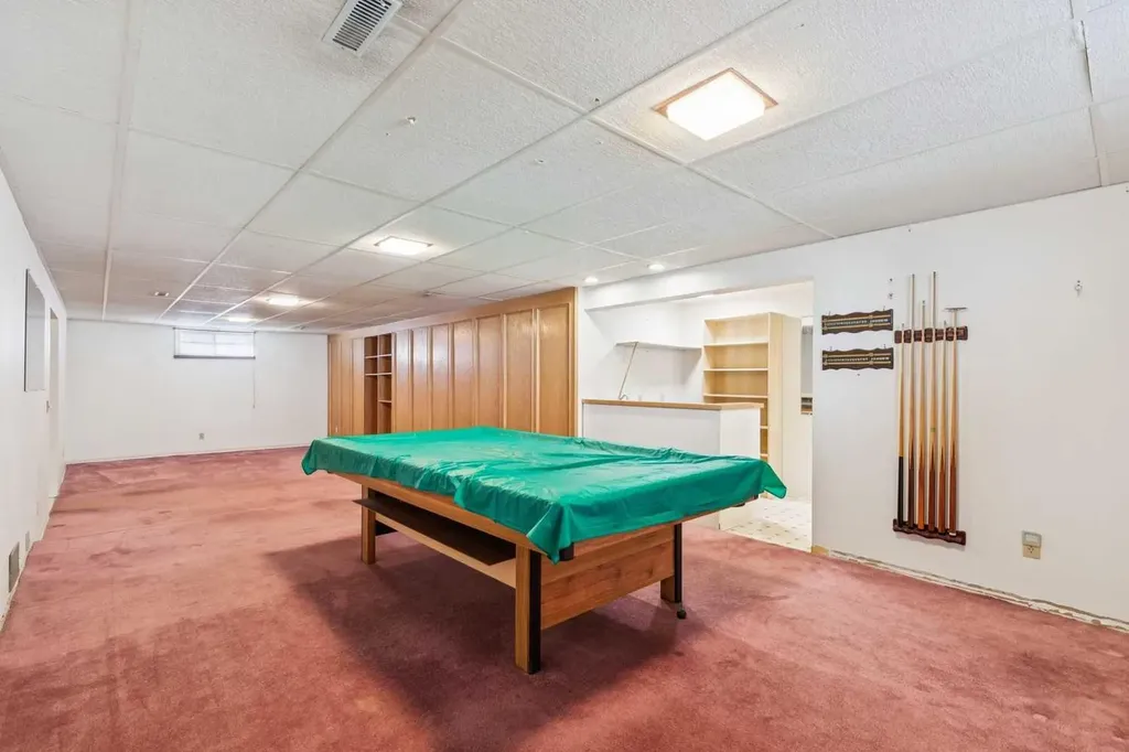 11248 Braeside Drive SW Calgary AB T2W3E4