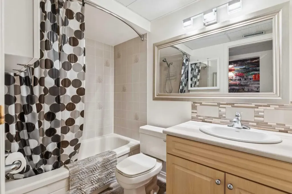 11248 Braeside Drive SW Calgary AB T2W3E4