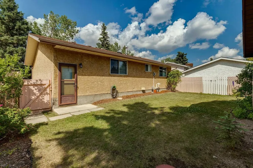 11248 Braeside Drive SW Calgary AB T2W3E4