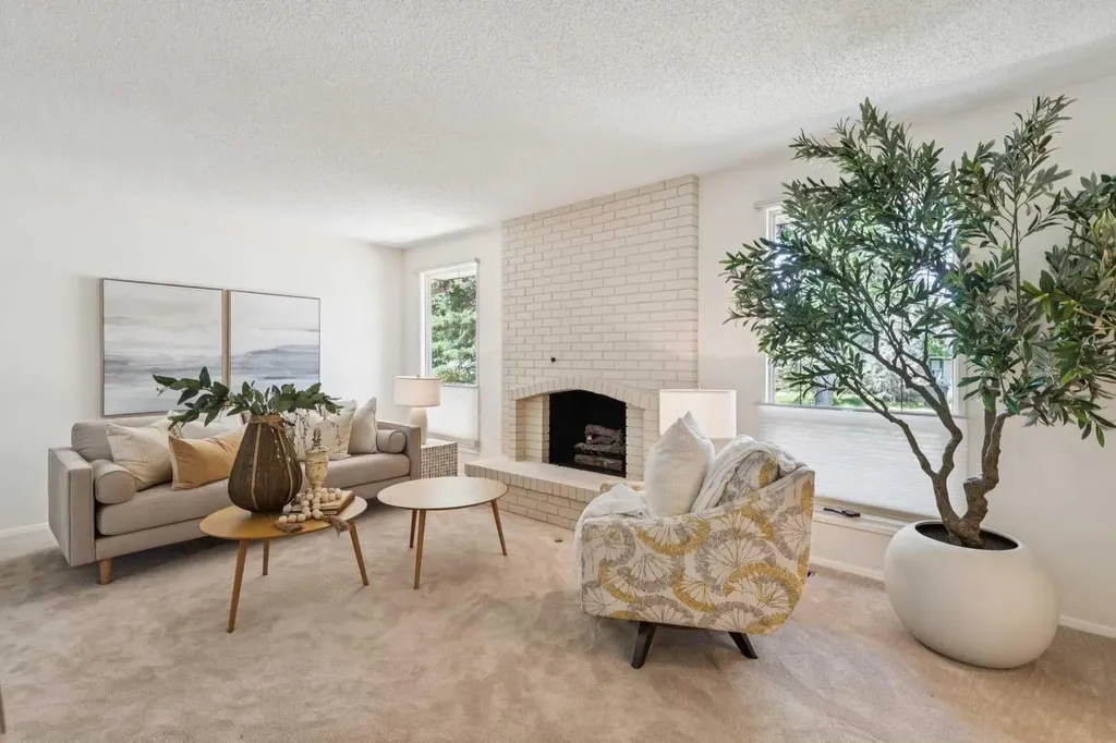 11248 Braeside Drive SW Calgary AB T2W3E4