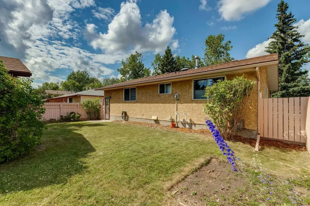 11248 Braeside Drive SW Calgary AB T2W3E4