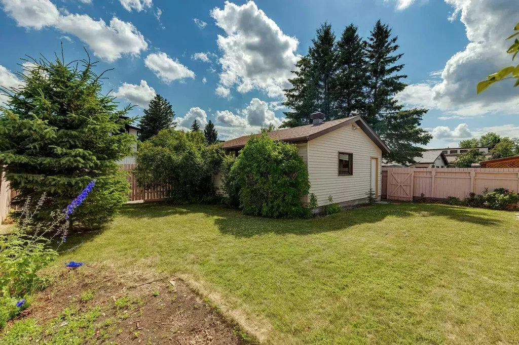 11248 Braeside Drive SW Calgary AB T2W3E4
