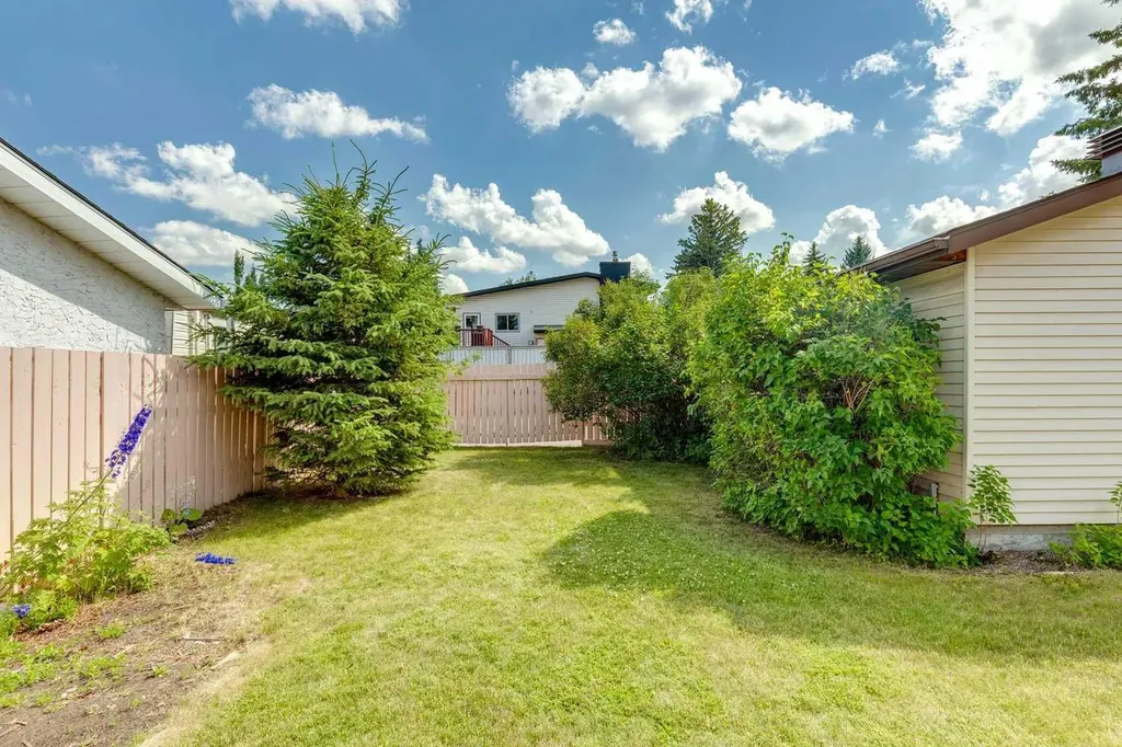 11248 Braeside Drive SW Calgary AB T2W3E4