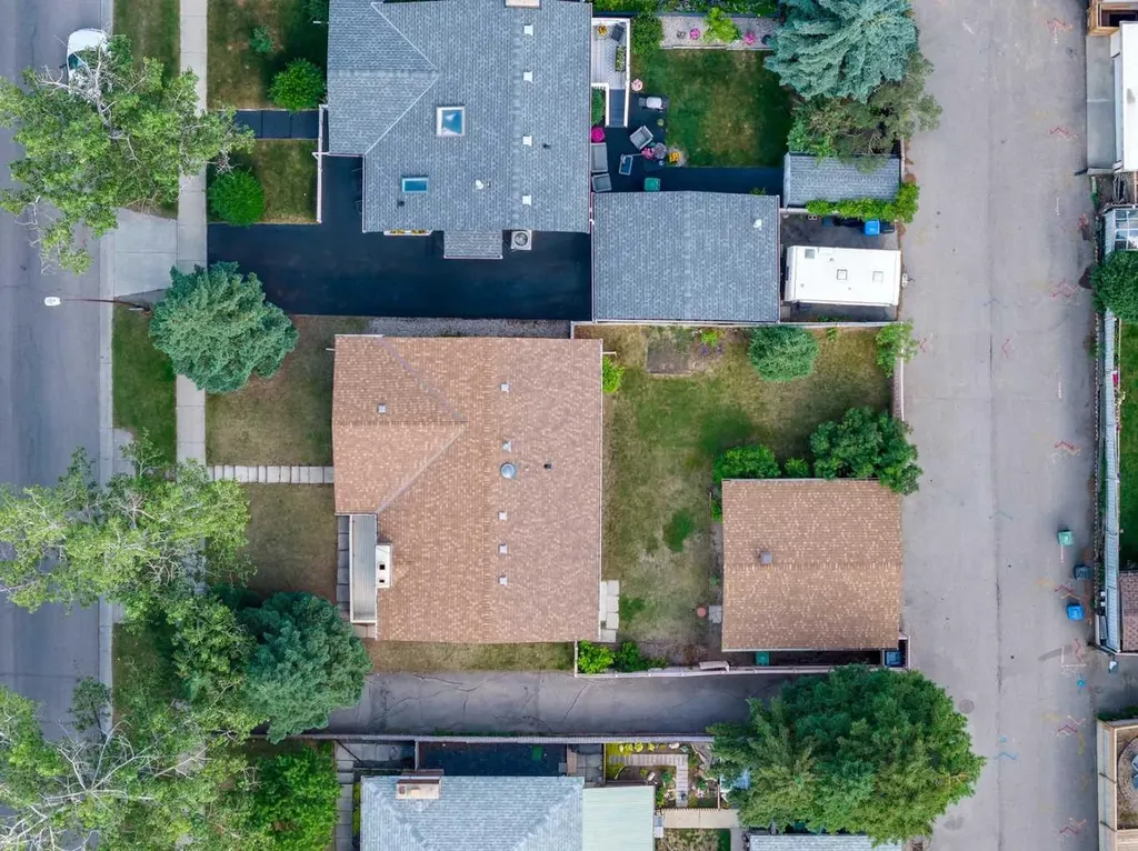 11248 Braeside Drive SW Calgary AB T2W3E4