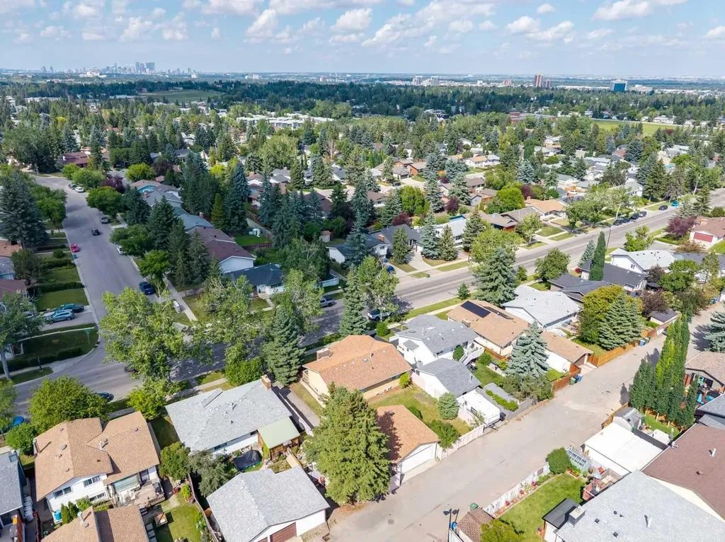 11248 Braeside Drive SW Calgary AB T2W3E4