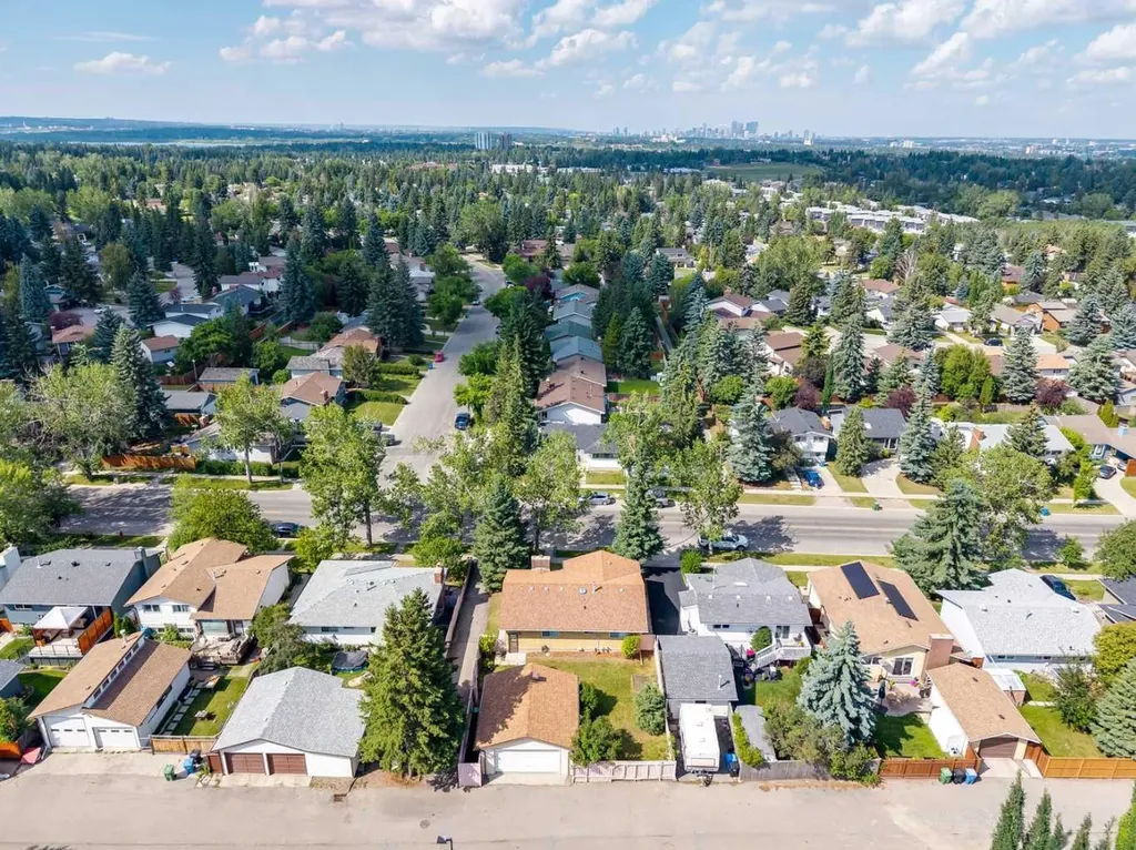 11248 Braeside Drive SW Calgary AB T2W3E4