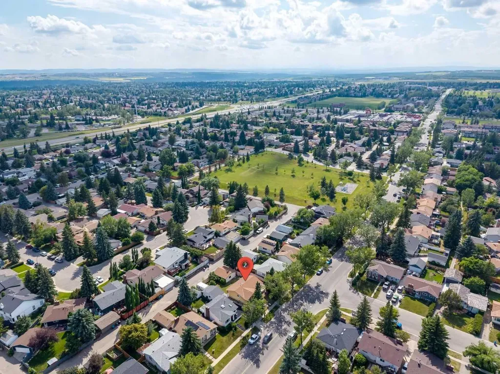 11248 Braeside Drive SW Calgary AB T2W3E4