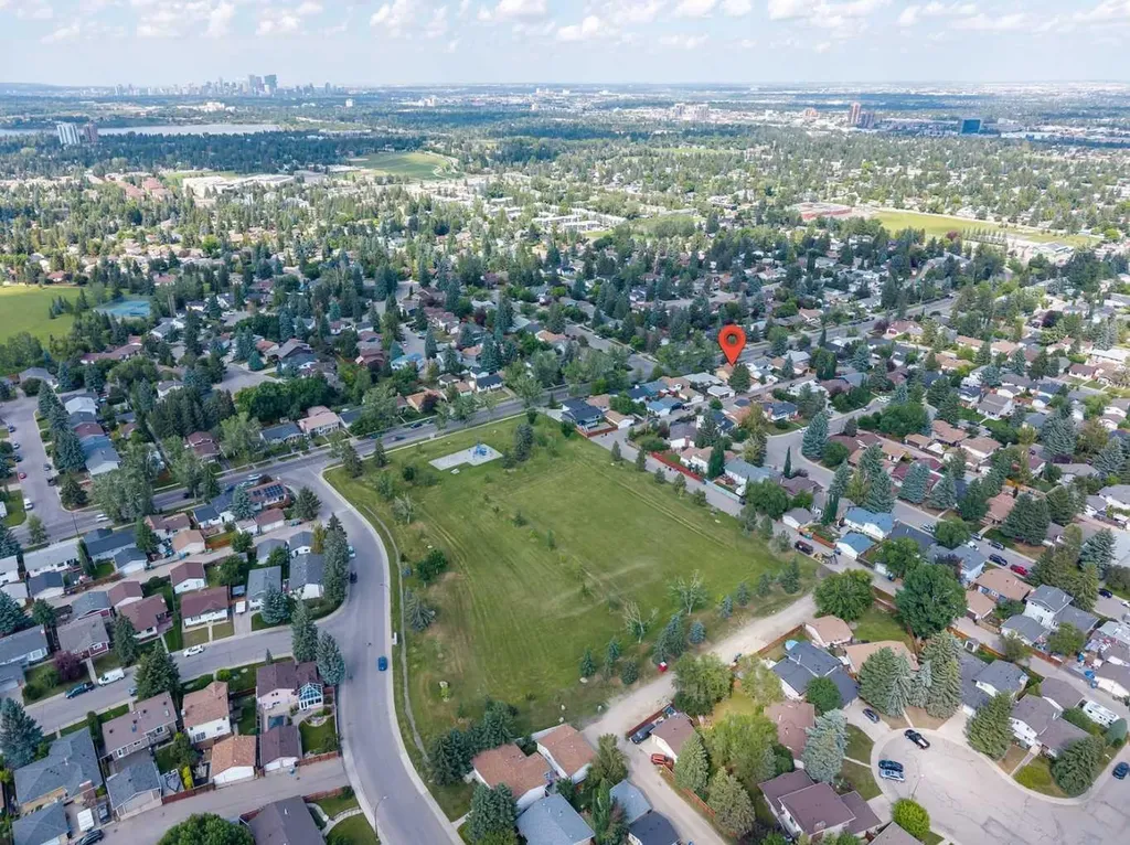 11248 Braeside Drive SW Calgary AB T2W3E4