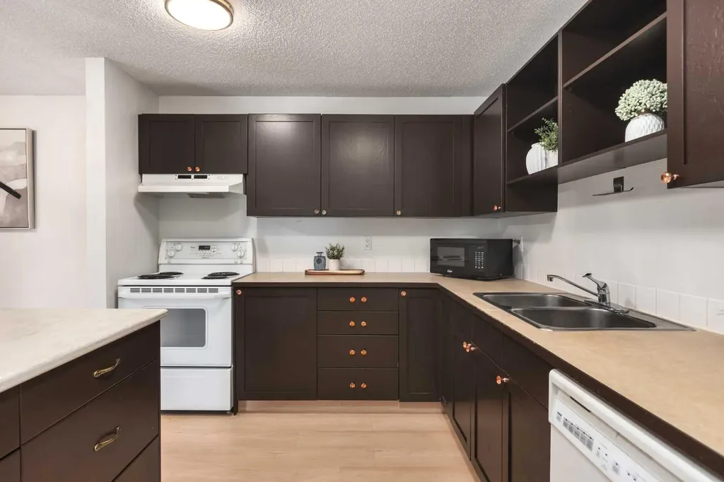 550 Westwood Drive SW Calgary AB T3C3T9